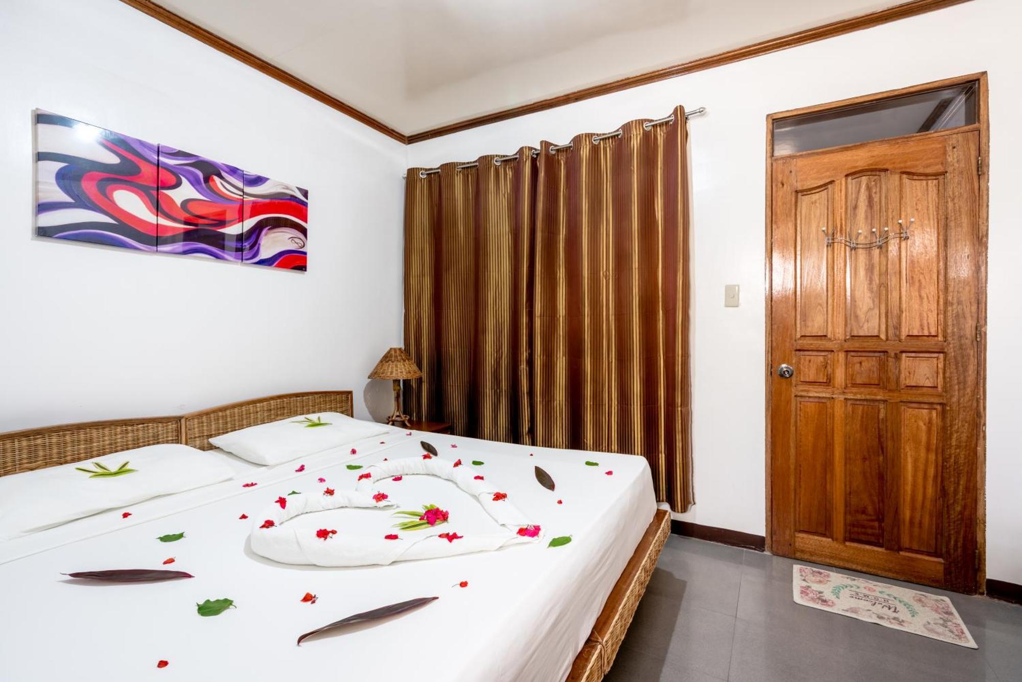 Scandi Divers Puerto Galera Ngoại thất bức ảnh